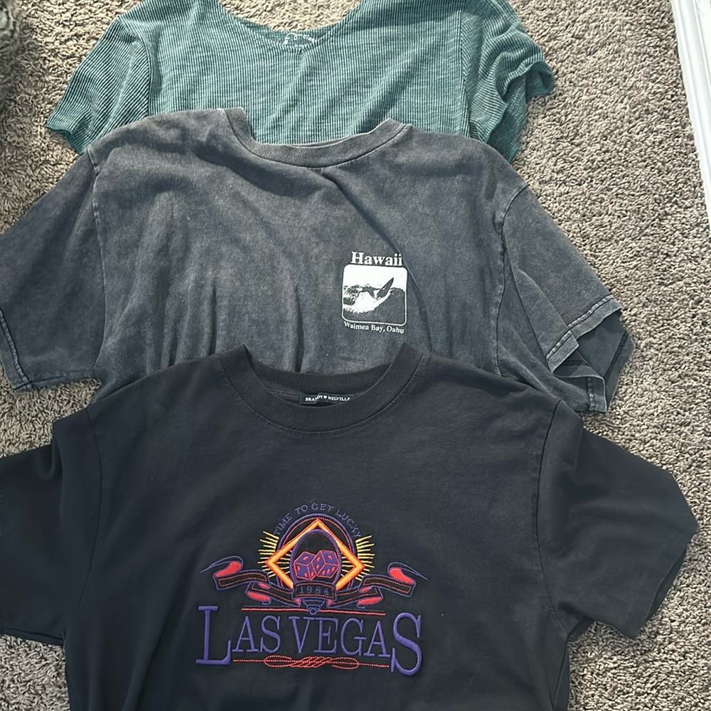 4 pack of women’s crop tops, super cute fit a size medium or small